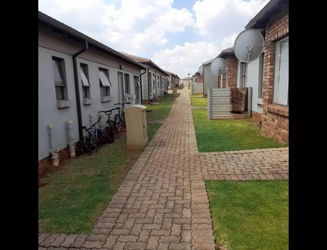 3 BEDROOM TOWNHOUSE FOR SALE IN DAWN PARK